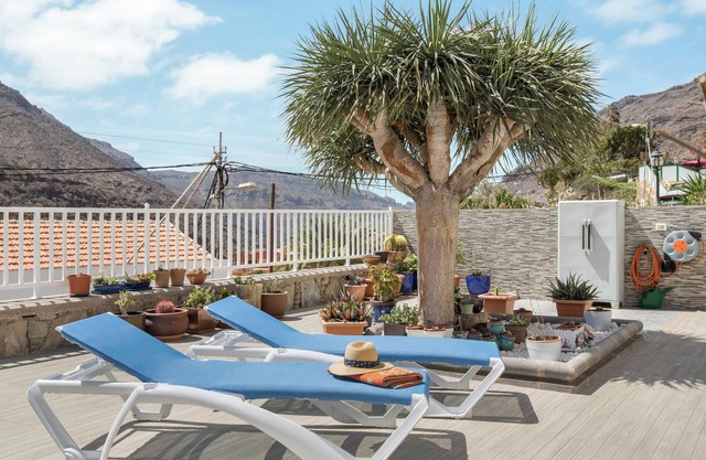 Apartment 'Casa Paco' with Mountain Views, Fast Wi-Fi, Air Conditioning and Terrace