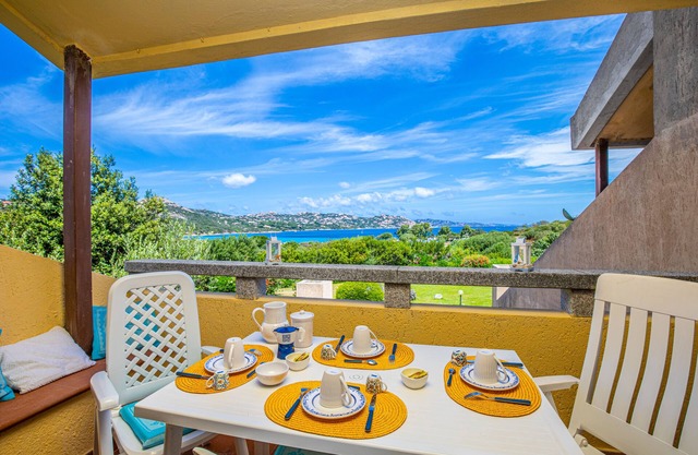 Apartment Casa Vacanze Nicola e Maria with Sea View, Balcony, Terrace & Garden