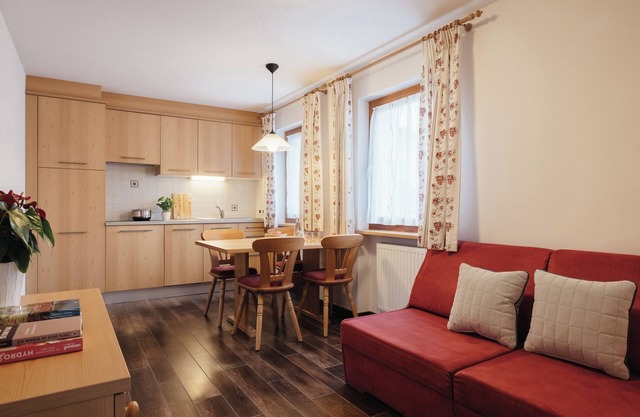 Apartment 'Ciasa Willy Sas La Crusc' with Mountain View, Shared Garden & Wi-Fi