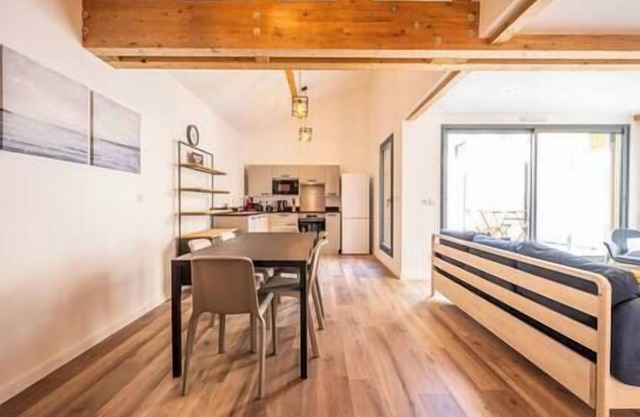 Apartment Comfortable in the centre of Pau: parking, AC.