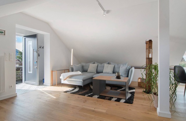 Apartment 'Schöne Ferienwohnung Mit Kostenlos' with Mountain View, Wi-Fi and Air Conditioning