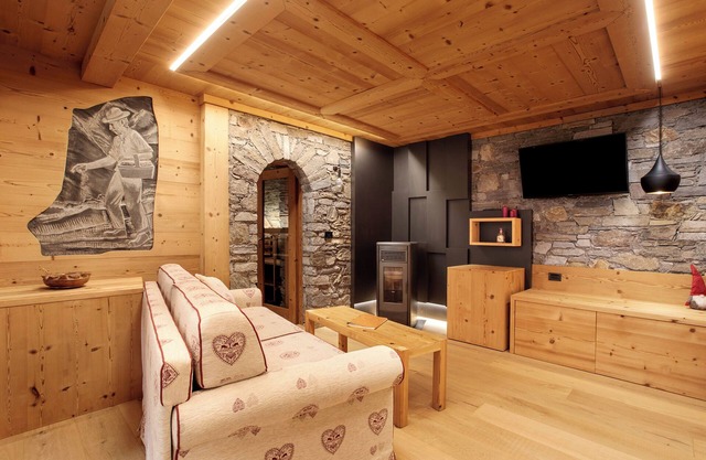 Apartment 'Deluxe' with Shared Terrace, Private Garden and Wi-Fi