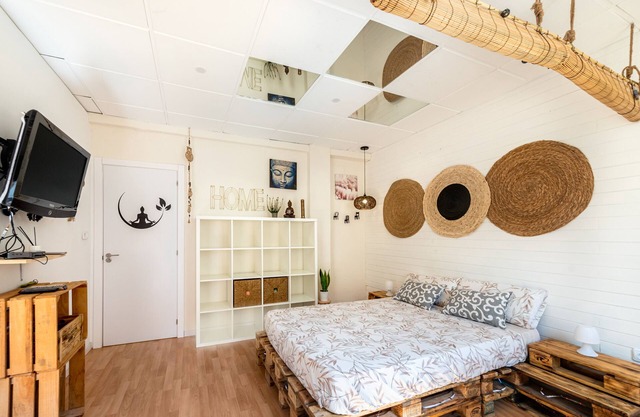 Apartment "Dharma76" with Private Balcony, Wi-Fi and Air Conditioning