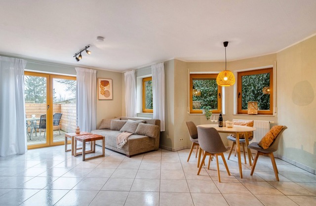 Apartment 'Donauliebe' with Private Terrace, Shared Garden and Wi-Fi