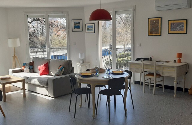 Apartment 'Du Théâtre De' with Balcony, Wi-Fi and Air Conditioning