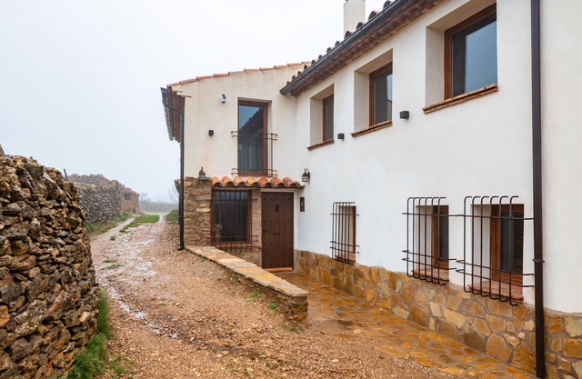 Apartment 'El Nido' with Mountain View, Private Terrace and Private Garden