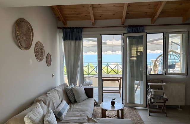 Apartment 'Emelia' with Sea View, Wi-Fi and Air Conditioning