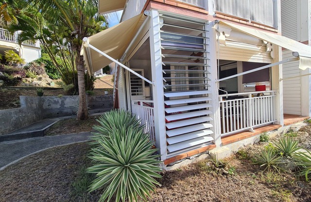 Apartment-Ensuite with Shower-Park view