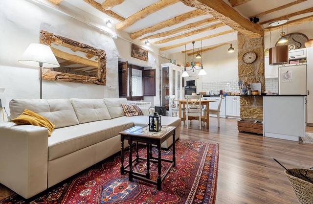 Apartment 'Can Vinyals 1979' with Balcony and Wi-Fi