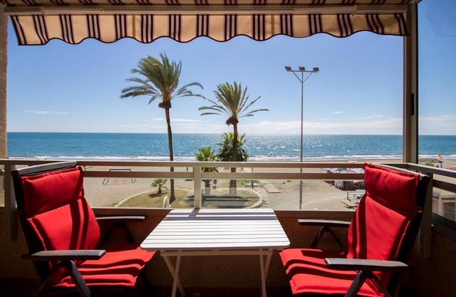 Apartment "Studio 2 Sea front" At the Beach with Sea View