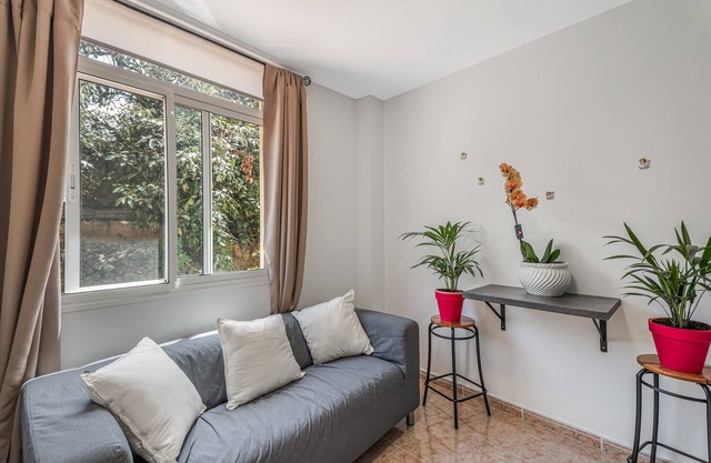 Apartment 'Estudio Rebe' with Wi-Fi