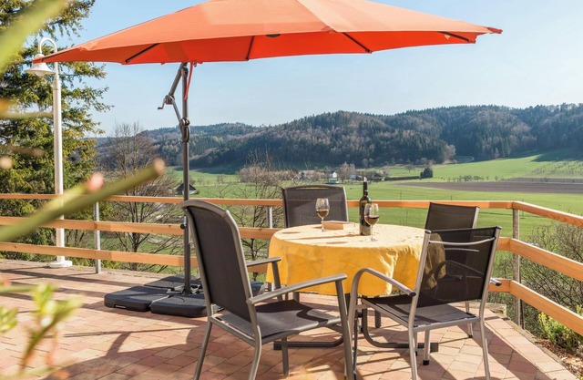 Apartment 'Ferienparadies Bodensee Fewo2' with Mountain View, Shared Pool and Wi-Fi