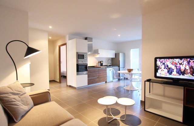 Apartment-F3 60m²-Ensuite with Bath-Apartment-Terrace