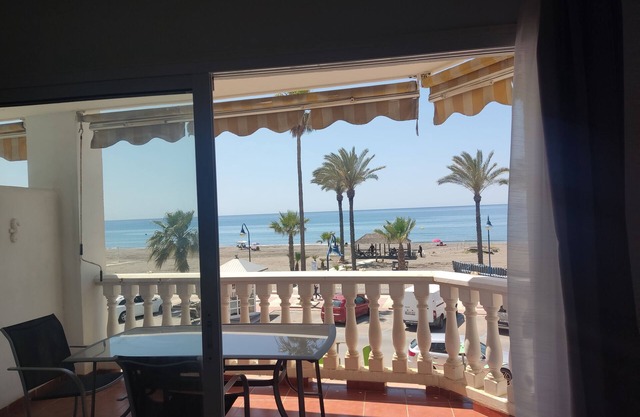 Apartment facing the sea, on the beach, beautiful views