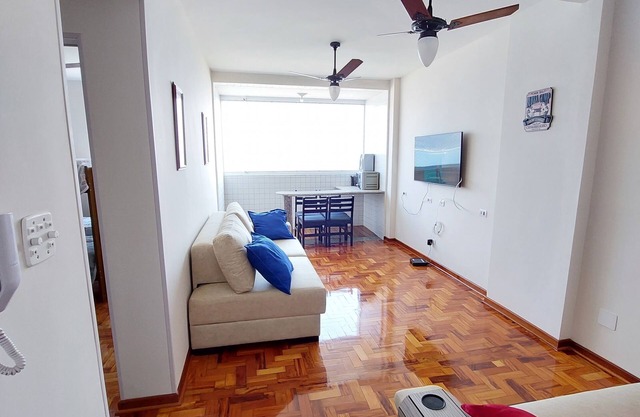 Apartment facing the sea, Canal 6