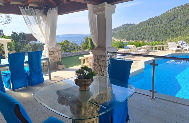 Apartment "Fantasy" with 2 bed rooms, terraces, swimming pool, jacuzzy. Sea view