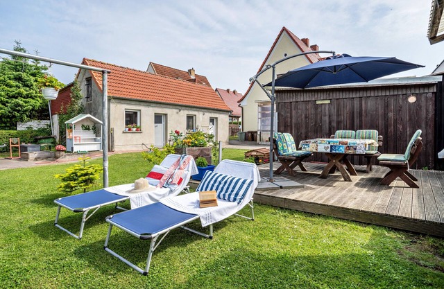 Apartment 'Ferienwohnung Auf Der Insel Rügen' with Shared Terrace and Shared Garden