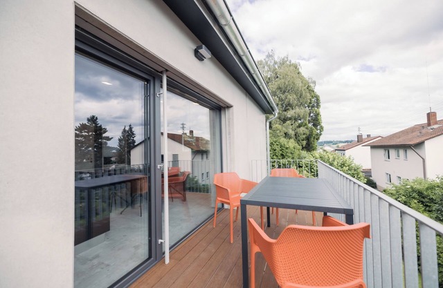 Apartment 'Ferienwohnung Alpenblick 75qm' with Shared Garden, Balcony and Wi-Fi