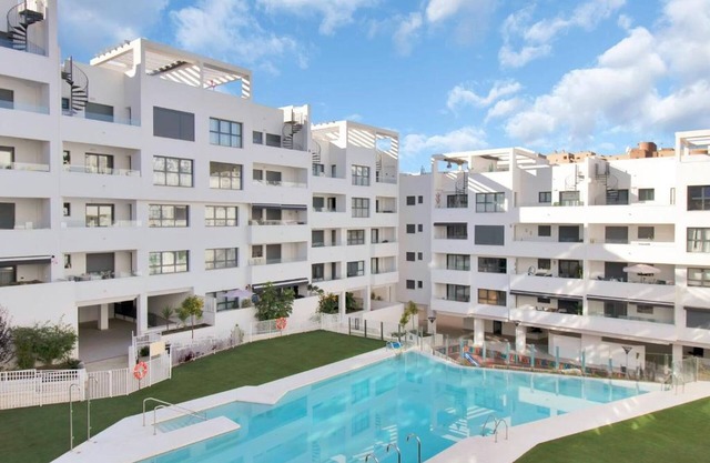 Apartment 'Figaro Terrace&Pool Apartment' with Shared Pool, Wi-Fi and Air Conditioning