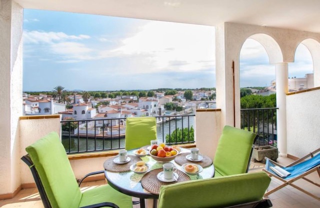 Apartment FLAMICELL in Empuriabrava - 4 persons, 2 bedrooms