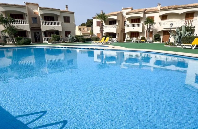 Apartment Flora with approx. 60 sqm, pool, 2 bedrooms, 4 pers. Beach approx. 500 m Watch video? Enter "Flora Cala Ratjada" on YouTube