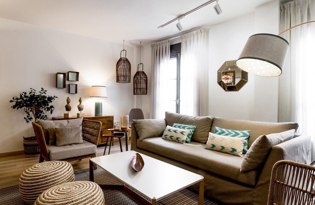 Apartment for 4 next to the Puerta del Arenal and the Maestranza bull