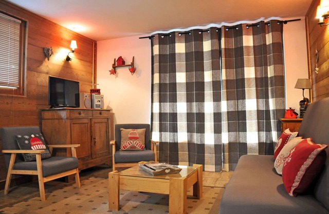 Apartment in Pralognan la vanoise, mountain view, slopes 200 m away