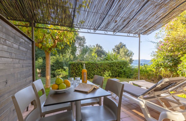 Apartment (2/4 pers) garden level with direct access to the beach