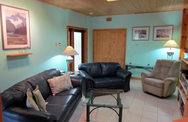 APARTMENT FULLY EQUIPPED FOR WEEKLY OR MONTHLY STAYS- IDEAL FOR CONTRACT WORKERS