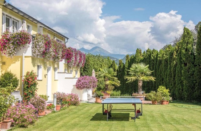 Apartment 'Gartenhof 2 Amadeus' with Mountain View, Shared Terrace and Wi-Fi