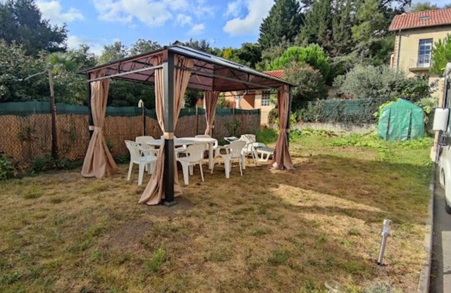 Apartment 'Gite 43' with Private Terrace, Shared Garden and Wi-Fi