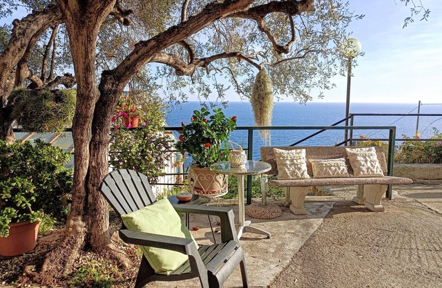 Apartment 'Gli Orti Sul Mare 1' with Sea View, Wi-Fi and Air Conditioning
