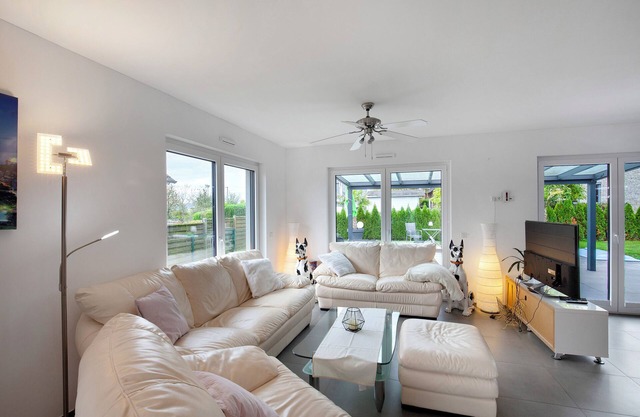 Apartment 'Großzügige Wohnung' with Shared Pool, Private Terrace and Wi-Fi
