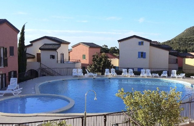APARTMENT ground floor with pool 4/6 people 500m from the beach of Lozari