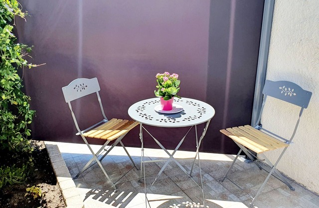 Apartment/house 150m Fleury-les-Aubrais train station -2 km downtown Orleans
