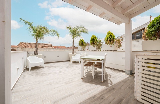 Apartment 'Home 101' with Sea View, Wi-Fi and Air Conditioning
