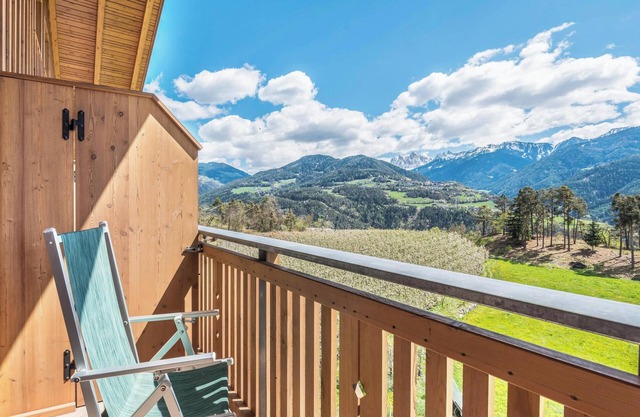 Apartment "Huberhof Zimmer" with Mountain View, Garden & Wi-Fi