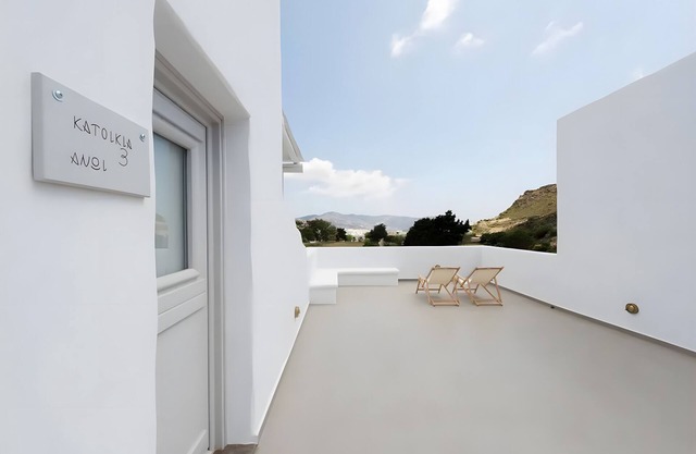 Apartment In A Hotel 'Echinousa Kimolos Maisonette no3' with Sea View, Wi-Fi and Air Conditioning