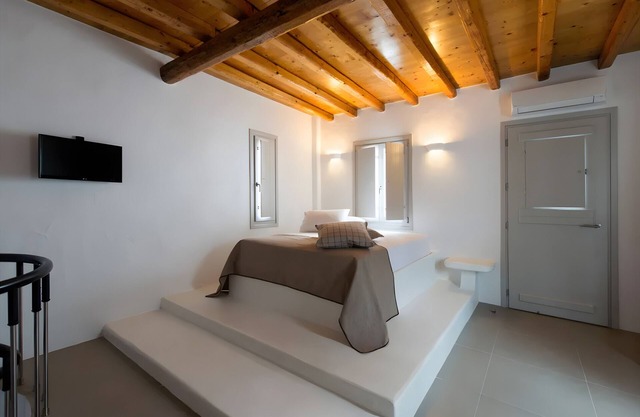 Apartment In A Hotel 'Echinousa Kimolos Maisonette no4' with Sea View, Wi-Fi and Air Conditioning