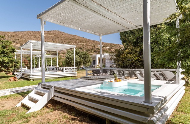 Apartment In A Hotel "Ow Andros Luxury Suites 2" with Mountain View, Private Terrace & Wi-Fi