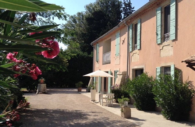 Apartment in an authentic Mas with swimming pool in a wooded park.