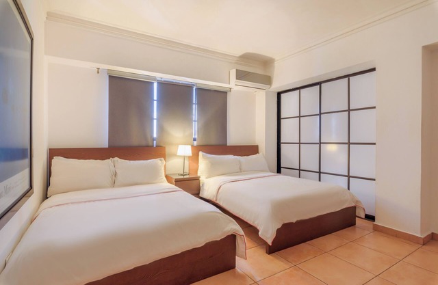 Apartment in Bella Vista Sleeps 10
