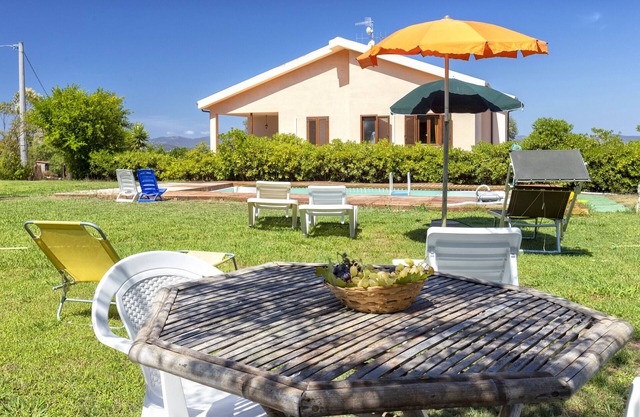 Apartment in "Casa Vacanze Oleandro" with Wi-Fi, Garden & Terrace