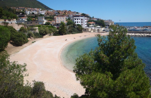 Apartment in front of the sea