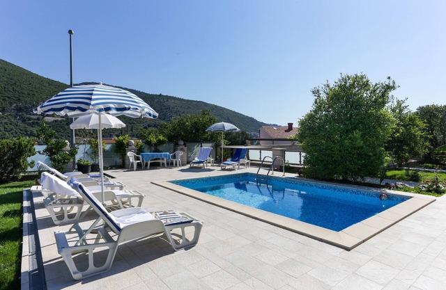 Apartment in Dubrovnik with swimming pool and sea view (A5)