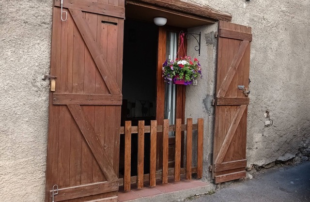 Apartment in mountain village. Pets allowed.