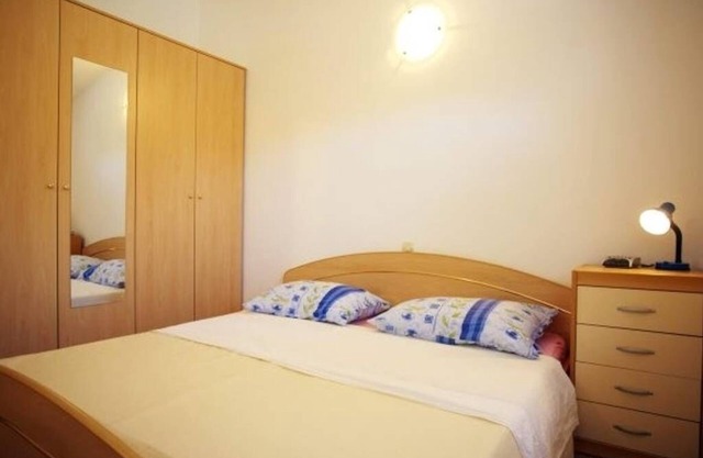 Apartment in Preko with Terrace, Air condition, WIFI, Washing machine (4568-5)