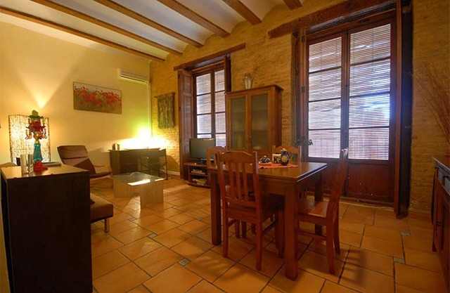APARTMENT IN THE CENTER WITH GARAGE PRIVATE PAY