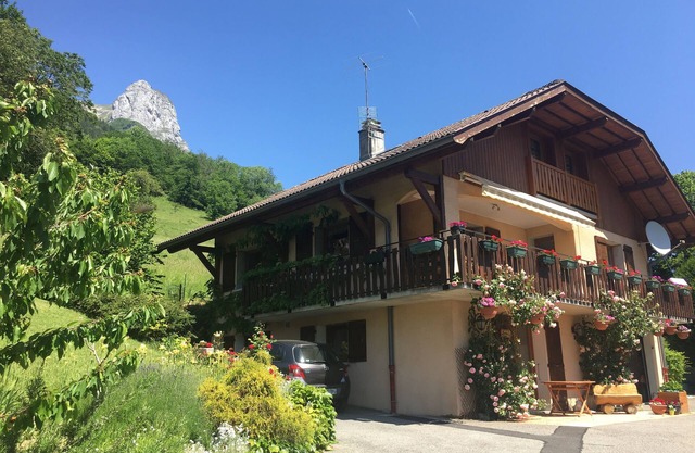 Apartment in the mountains and near Lake Annecy