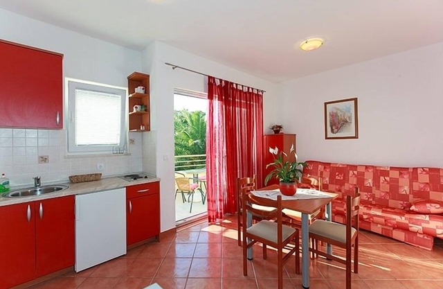 Apartment in Tučepi with Terrace, Air condition, WIFI, Washing machine (202-3)